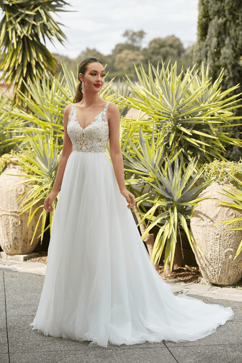 How to minimize belly exposure when you wear your wedding dress